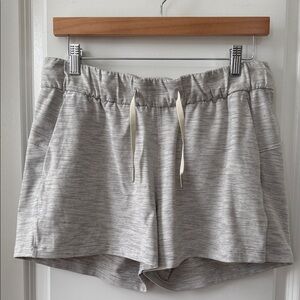 Lululemon On the Fly Shorts Wee are from Space Nimbus Battleship *2.5”